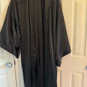 Cacique Black Lace Inset Front Wrap Robe Size 22/24 Barely Worn